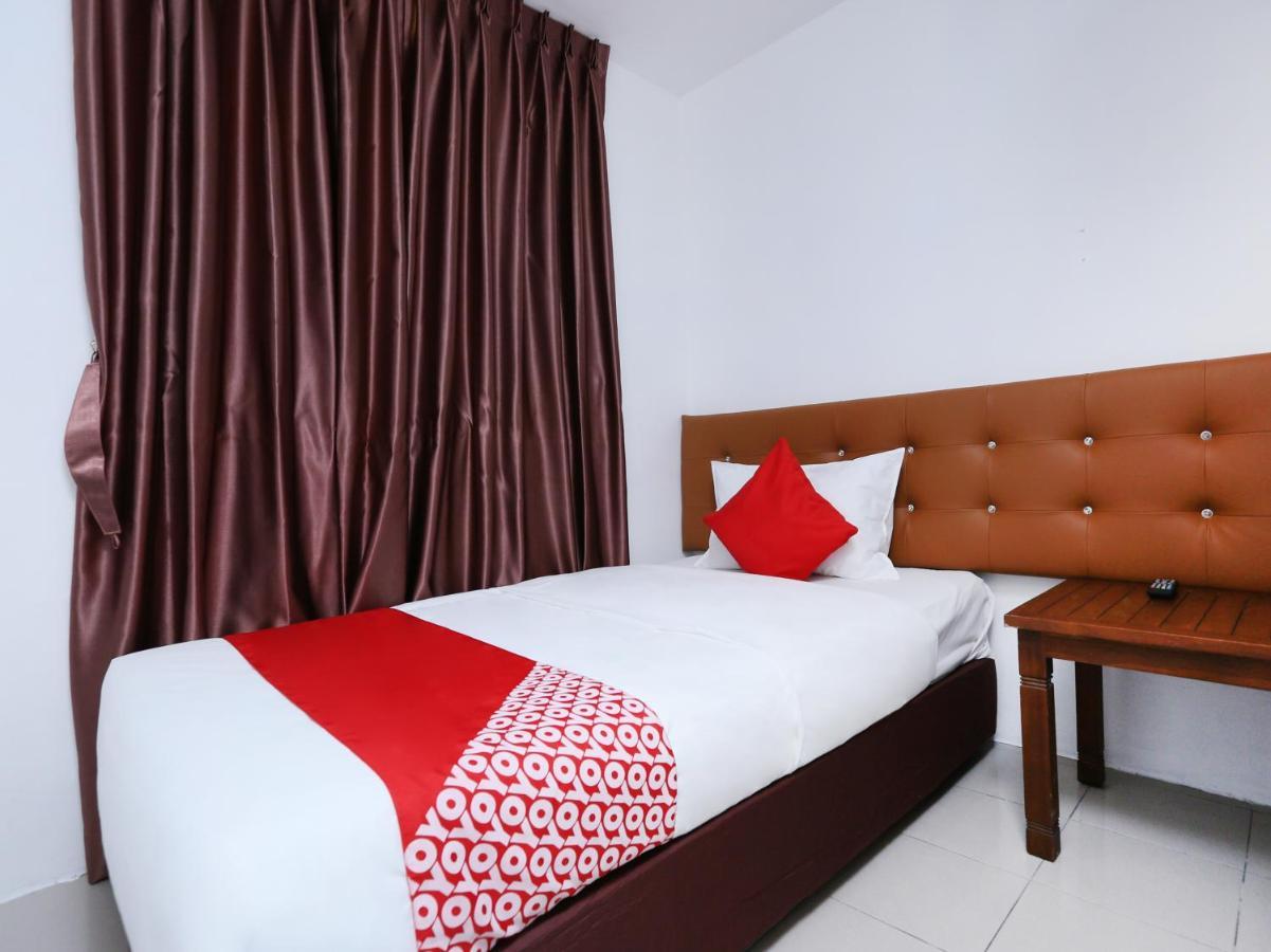 Oyo 89672 Eg Hotel Jj Johor Bahru Exterior photo